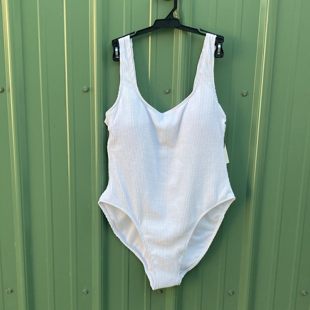 Women’s’ Scoop Crinkle One Piece Swimsuit Bathing Suit Size XL